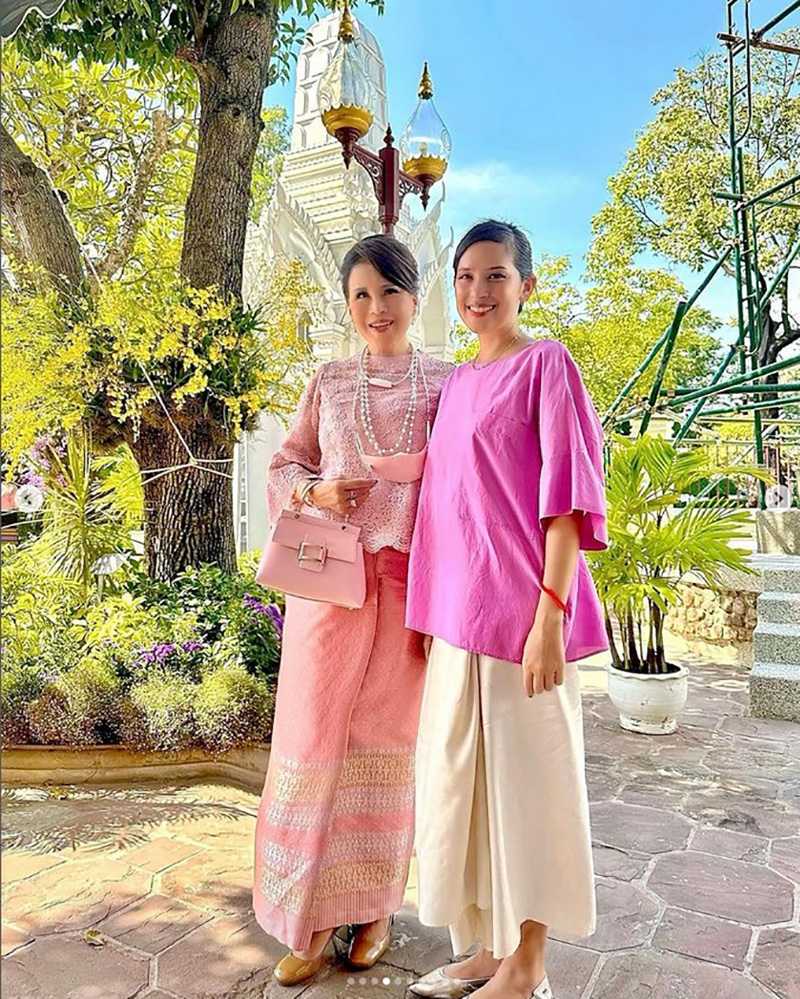 ทูลกระหม่อมหญิงฯ คุณใหม่ สิริกิติยา ทรงทำบุญให้คุณพุ่ม ทูลกระหม่อมหญิงฯ คุณใหม่ สิริกิติยา ทรงทำบุญให้คุณพุ่ม