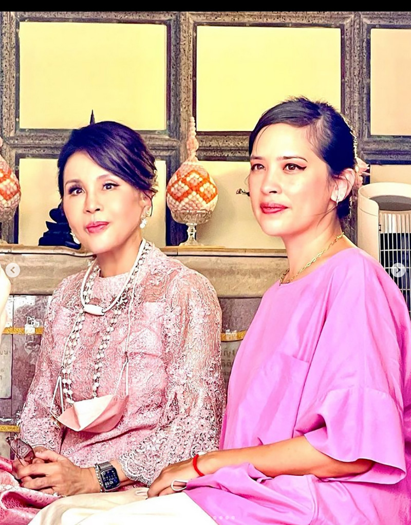 ทูลกระหม่อมหญิงฯ คุณใหม่ สิริกิติยา ทรงทำบุญให้คุณพุ่ม ทูลกระหม่อมหญิงฯ คุณใหม่ สิริกิติยา ทรงทำบุญให้คุณพุ่ม