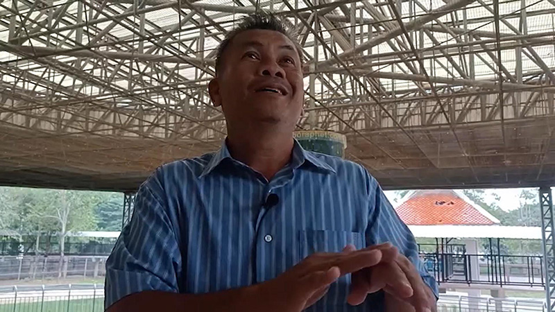 ครูฝึกจระเข้บึงบอระเพ็ด ถูกงับมือเลือดสาด ครูฝึกจระเข้บึงบอระเพ็ด ถูกงับมือเลือดสาด