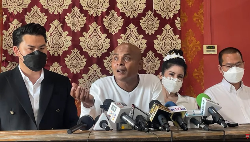 หมอปลา ขอขมาหน้ารูปหลวงปู่แสง หมอปลา ขอขมาหน้ารูปหลวงปู่แสง