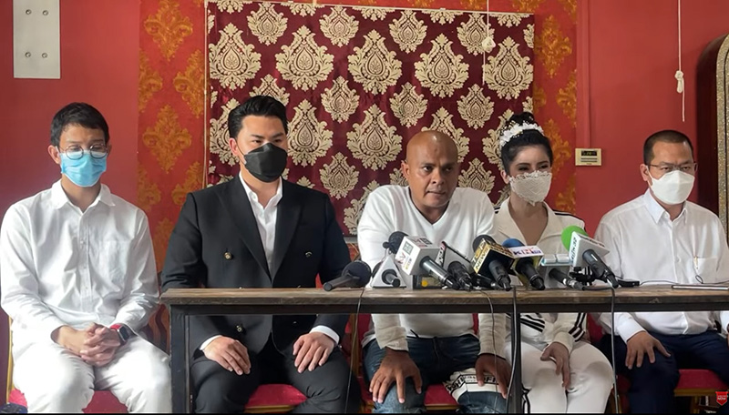 หมอปลา ขอขมาหน้ารูปหลวงปู่แสง หมอปลา ขอขมาหน้ารูปหลวงปู่แสง