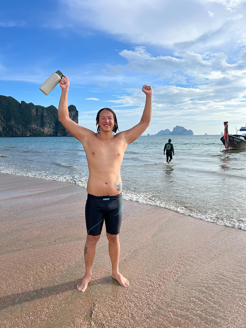 หนุ่มว่ายน้ำข้ามทะเลกระบี่ 30 กม. หนุ่มว่ายน้ำข้ามทะเลกระบี่ 30 กม.