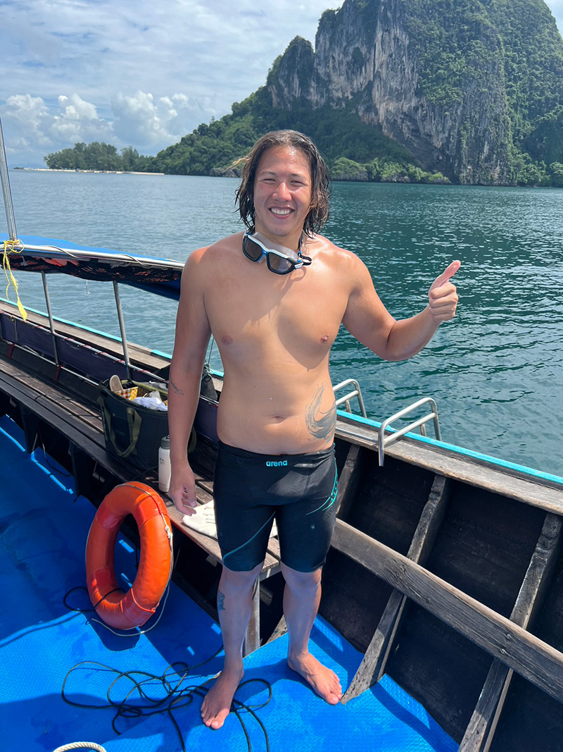 หนุ่มว่ายน้ำข้ามทะเลกระบี่ 30 กม. หนุ่มว่ายน้ำข้ามทะเลกระบี่ 30 กม.