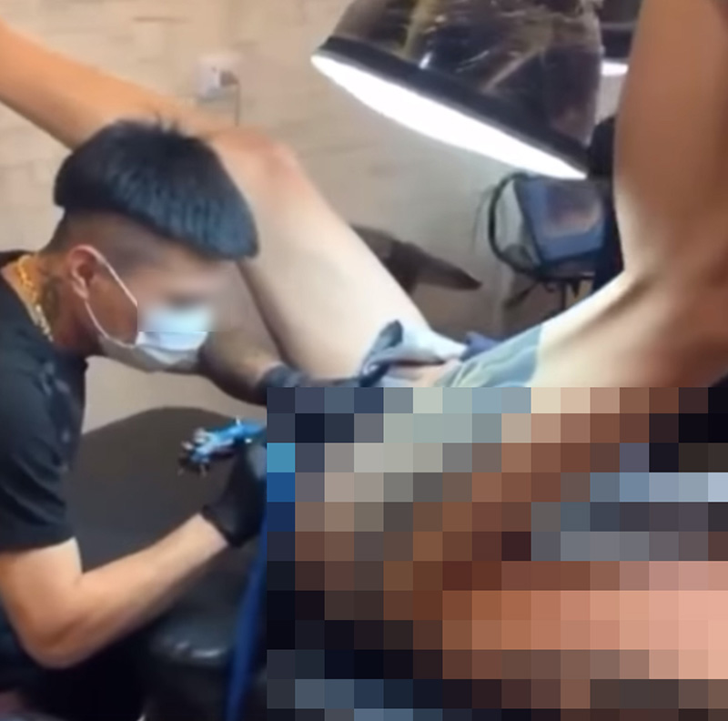 สักร่องก้น สักร่องก้น