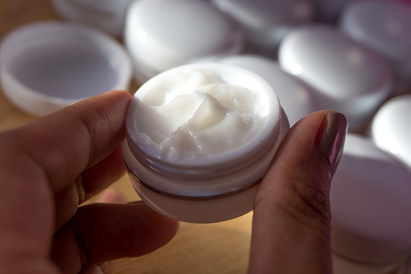 เปิดสภาพผิวหลังทาครีมขาวผสมสเตียรอยด์ เปิดสภาพผิวหลังทาครีมขาวผสมสเตียรอยด์