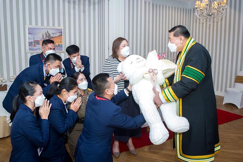 กรมพระศรีสวางควัฒน พระราชทานปริญญา กรมพระศรีสวางควัฒน พระราชทานปริญญา