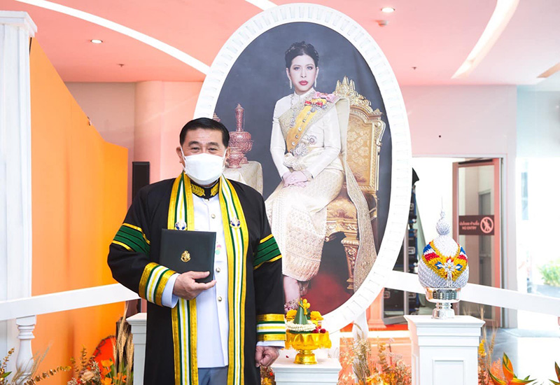 กรมพระศรีสวางควัฒน พระราชทานปริญญา กรมพระศรีสวางควัฒน พระราชทานปริญญา