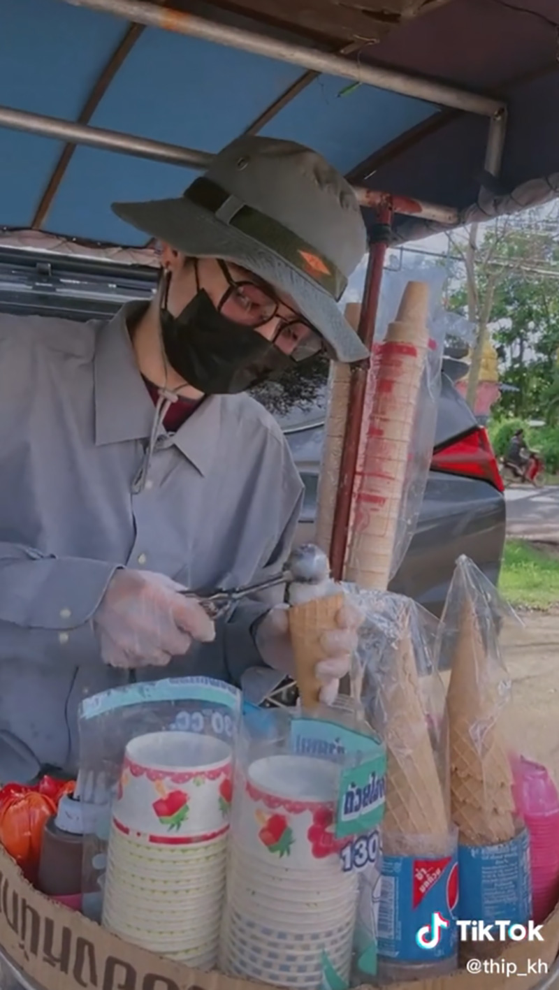 ไวรัลพ่อค้าไอติม หล่อจนนึกว่าดารา ไวรัลพ่อค้าไอติม หล่อจนนึกว่าดารา