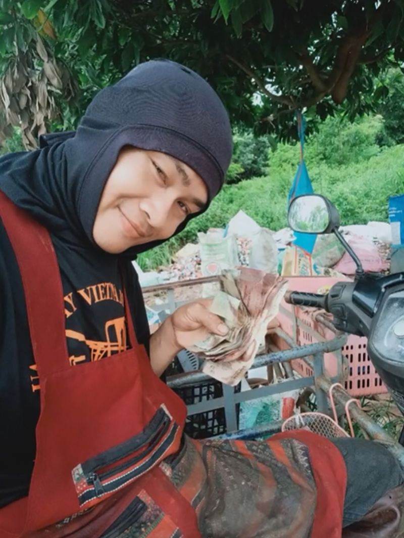 หนุ่มดวงเฮง คุ้ยขยะอยู่ดี ๆ ฟลุคเจอเงินสด หนุ่มดวงเฮง คุ้ยขยะอยู่ดี ๆ ฟลุคเจอเงินสด