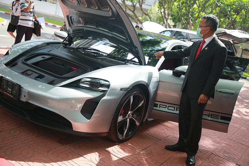 คึกคัก ! เปิดประมูลทรัพย์คดียาเสพติด คึกคัก ! เปิดประมูลทรัพย์คดียาเสพติด