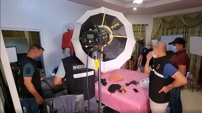 ค้นคอมฯ เสี่ย ป. เจอคลิปร่วมรัก 30 นาที ค้นคอมฯ เสี่ย ป. เจอคลิปร่วมรัก 30 นาที