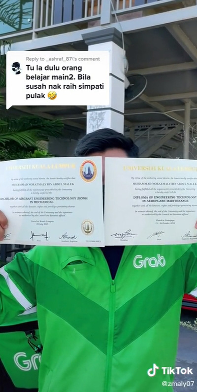 หนุ่มไรเดอร์ โชว์ใบปริญญา 2 ใบ หนุ่มไรเดอร์ โชว์ใบปริญญา 2 ใบ