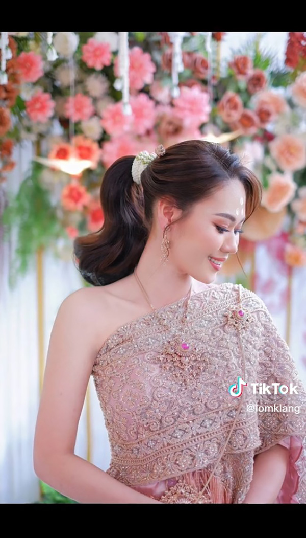 เจ้าสาวเป็นอีสุกอีใสก่อนแต่งงาน รอยแผลเป็นยับ เจอช่างแต่งหน้าเทพ เจ้าสาวเป็นอีสุกอีใสก่อนแต่งงาน รอยแผลเป็นยับ เจอช่างแต่งหน้าเทพ