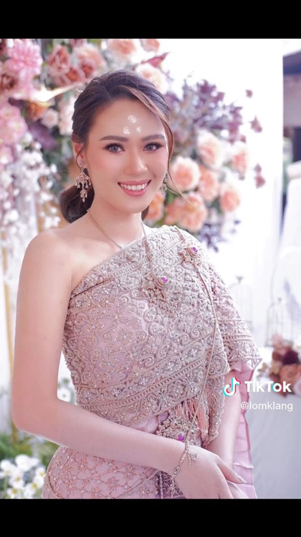 เจ้าสาวเป็นอีสุกอีใสก่อนแต่งงาน รอยแผลเป็นยับ เจอช่างแต่งหน้าเทพ เจ้าสาวเป็นอีสุกอีใสก่อนแต่งงาน รอยแผลเป็นยับ เจอช่างแต่งหน้าเทพ