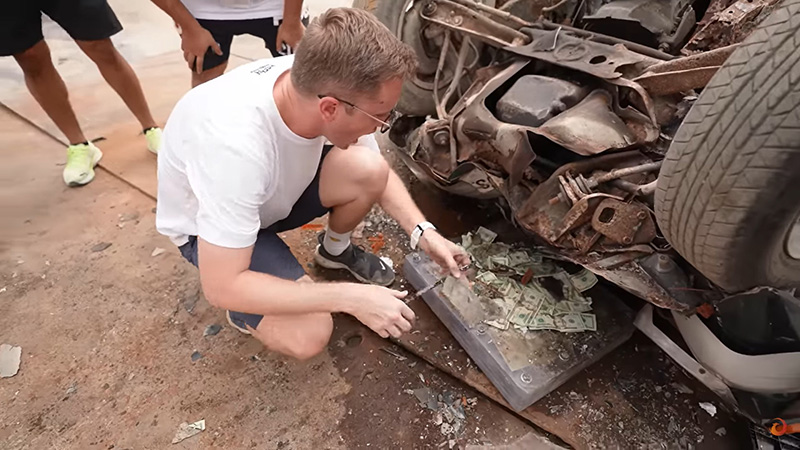 MrBeast ท้า My Mate Nate ทำลายกล่องเงินแข็งสุดในโลก MrBeast ท้า My Mate Nate ทำลายกล่องเงินแข็งสุดในโลก