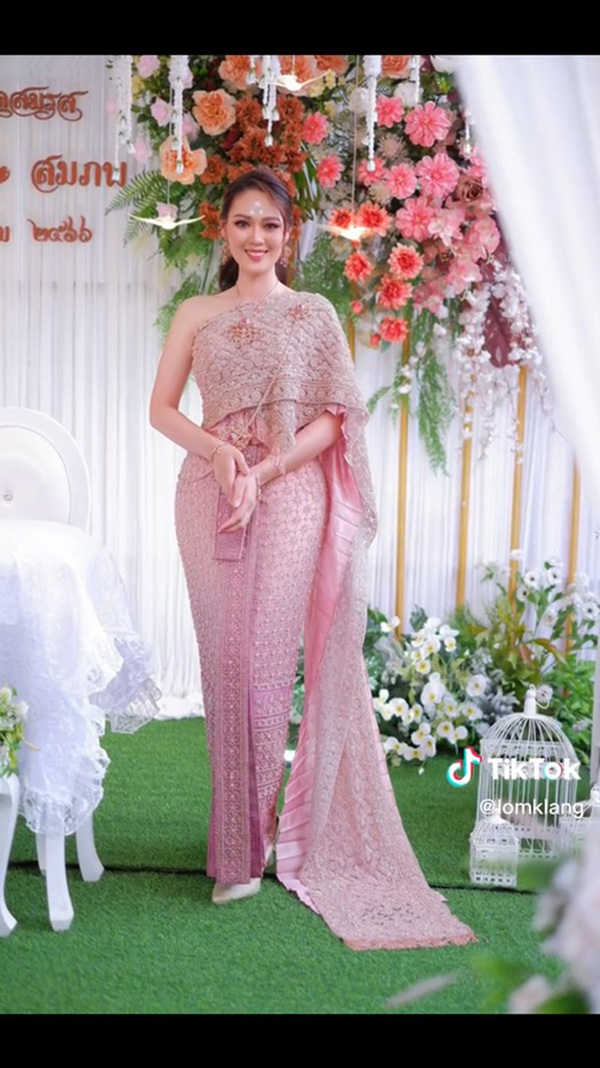 เจ้าสาวเป็นอีสุกอีใสก่อนแต่งงาน รอยแผลเป็นยับ เจอช่างแต่งหน้าเทพ เจ้าสาวเป็นอีสุกอีใสก่อนแต่งงาน รอยแผลเป็นยับ เจอช่างแต่งหน้าเทพ