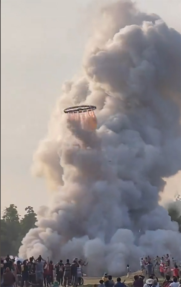 ตะไล 20 ล้าน ระเบิดสนั่นกลางงานบุญบั้งไฟ ตะไล 20 ล้าน ระเบิดสนั่นกลางงานบุญบั้งไฟ