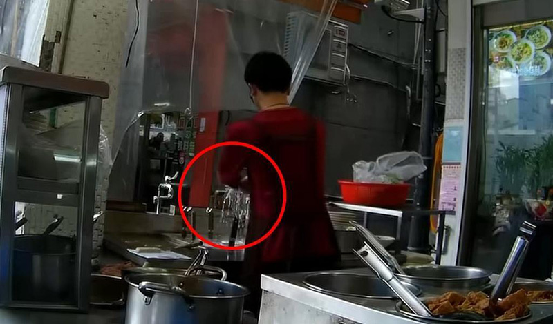 ฉาวร้านก๋วยเตี๋ยวดัง โดนแฉเบื้องหลังความอร่อย ฉาวร้านก๋วยเตี๋ยวดัง โดนแฉเบื้องหลังความอร่อย