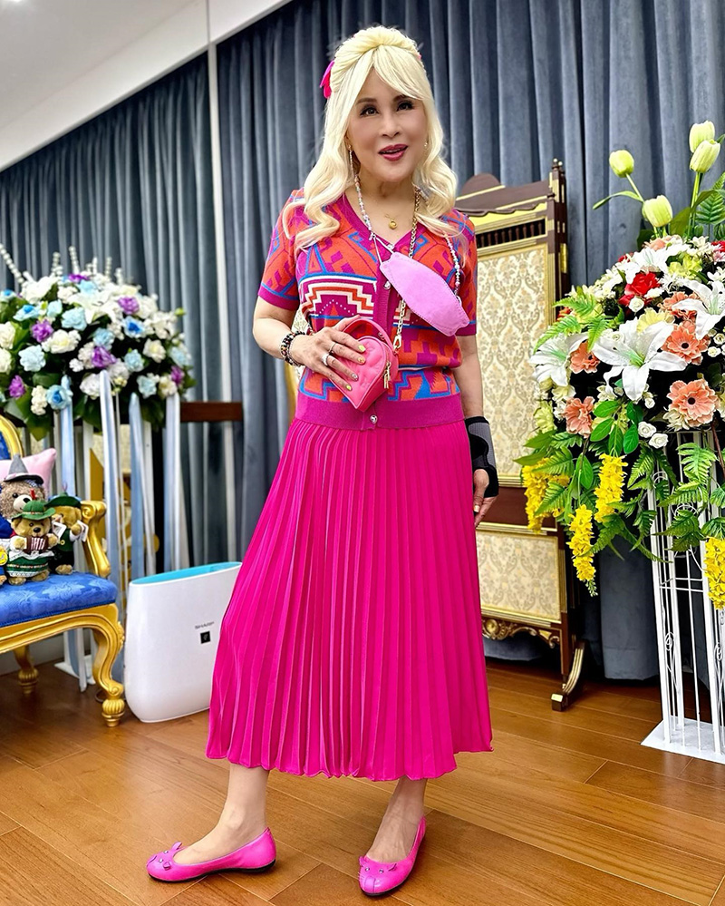 ทูลกระหม่อม ทรงพระสเลนเดอร์ ในลุคตุ๊กตาบาร์บี้ ทูลกระหม่อม ทรงพระสเลนเดอร์ ในลุคตุ๊กตาบาร์บี้