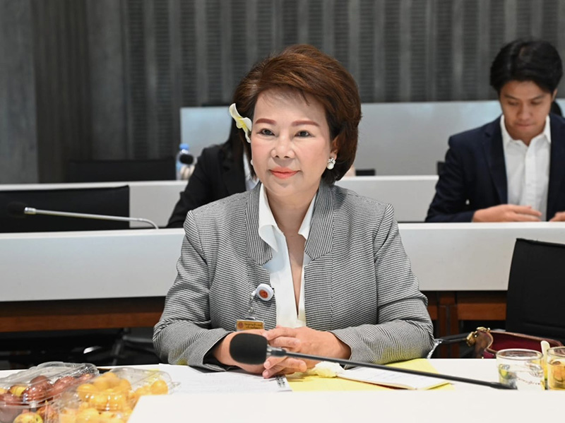 อมรัตน์ อมรัตน์