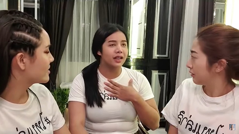 ย้อนคลิป นารา เครปกะเทย อยากมีแบบเพื่อน เล่นแชร์ 8 วง ย้อนคลิป นารา เครปกะเทย อยากมีแบบเพื่อน เล่นแชร์ 8 วง