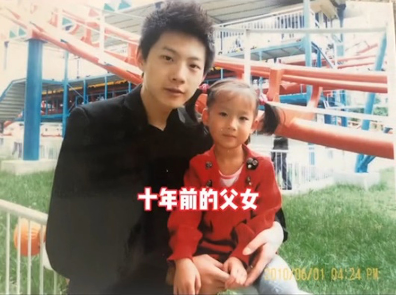 พ่อหน้าเด็กสร้างเรื่อง ไปรับลูกสาวที่ รร. ทำครูนึกว่าแฟน พ่อหน้าเด็กสร้างเรื่อง ไปรับลูกสาวที่ รร. ทำครูนึกว่าแฟน