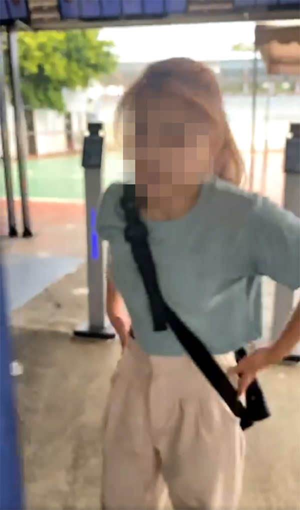 หยก เยาวชน 15 ปีนรั้วเข้าโรงเรียน หลังรปภ ปิดประตูห้ามเข้า หยก เยาวชน 15 ปีนรั้วเข้าโรงเรียน หลังรปภ ปิดประตูห้ามเข้า