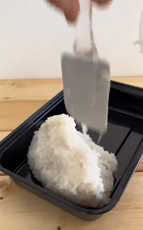 หัวจะปวด ฝรั่งสอนทำข้าวเหนียวมะม่วง คนไทยขยี้ตา ดูยังไงก็ไม่ใช่ หัวจะปวด ฝรั่งสอนทำข้าวเหนียวมะม่วง คนไทยขยี้ตา ดูยังไงก็ไม่ใช่