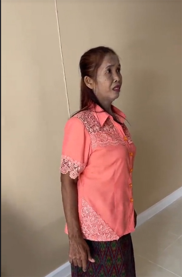 คลิปน้ำตาซึม ชีวิตสุดลำบาก แม่พ้อได้แต่มองบ้านคนอื่น เจอลูกเซอร์ไพรส์ซื้อบ้านให้ คลิปน้ำตาซึม ชีวิตสุดลำบาก แม่พ้อได้แต่มองบ้านคนอื่น เจอลูกเซอร์ไพรส์ซื้อบ้านให้