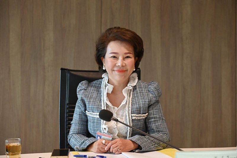 อมรัตน์ อมรัตน์