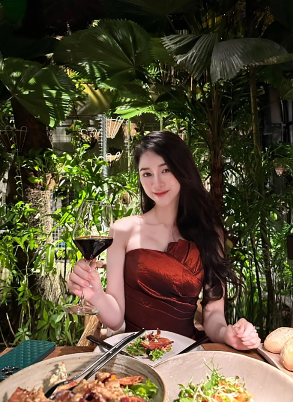 สาวแว่นสุดเนิร์ด พลิกเป็นสาวสวยมั่น สาวแว่นสุดเนิร์ด พลิกเป็นสาวสวยมั่น