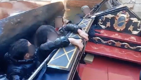 เรือคว่ำ เรือคว่ำ