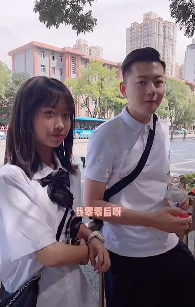 พ่อหน้าเด็กสร้างเรื่อง ไปรับลูกสาวที่ รร. ทำครูนึกว่าแฟน พ่อหน้าเด็กสร้างเรื่อง ไปรับลูกสาวที่ รร. ทำครูนึกว่าแฟน