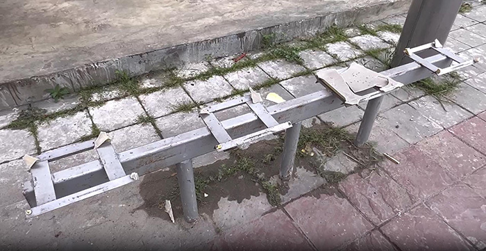 แชร์สนั่น ป้ายรถเมล์เก้าอี้สุดโทรม บางตัวเหลือแต่โครงเหล็ก คนร้องอยากเลือกผู้ว่าฯ แชร์สนั่น ป้ายรถเมล์เก้าอี้สุดโทรม บางตัวเหลือแต่โครงเหล็ก คนร้องอยากเลือกผู้ว่าฯ