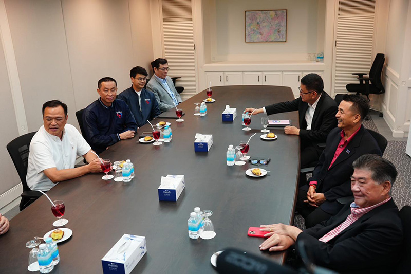 ชลน่าน คุยกับ 5 พรรคการเมือง ชลน่าน คุยกับ 5 พรรคการเมือง