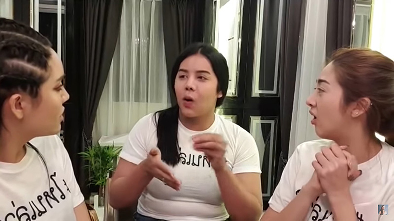 ย้อนคลิป นารา เครปกะเทย อยากมีแบบเพื่อน เล่นแชร์ 8 วง ย้อนคลิป นารา เครปกะเทย อยากมีแบบเพื่อน เล่นแชร์ 8 วง