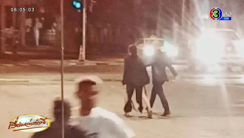 เสี่ยเบนท์ลีย์ ยันไม่ได้หนี แต่เจ็บหน้าอก เสี่ยเบนท์ลีย์ ยันไม่ได้หนี แต่เจ็บหน้าอก