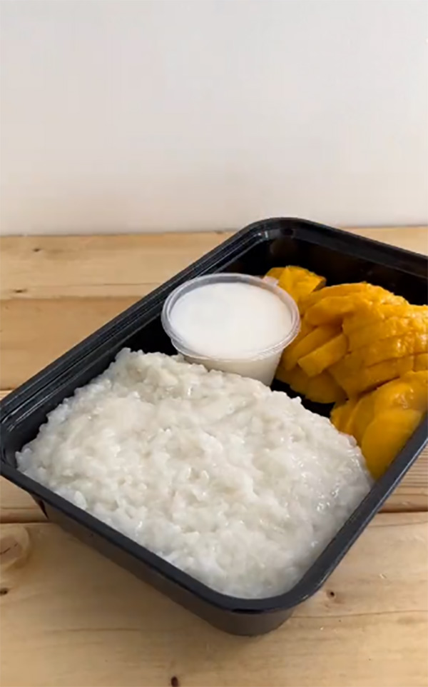 หัวจะปวด ฝรั่งสอนทำข้าวเหนียวมะม่วง คนไทยขยี้ตา ดูยังไงก็ไม่ใช่ หัวจะปวด ฝรั่งสอนทำข้าวเหนียวมะม่วง คนไทยขยี้ตา ดูยังไงก็ไม่ใช่