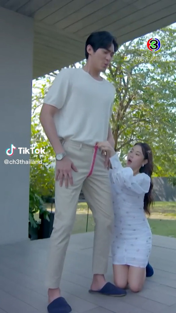 ชาวเน็ตซัดละครไทย สาววัดตัว รัดเป้าผู้ชาย ชาวเน็ตซัดละครไทย สาววัดตัว รัดเป้าผู้ชาย