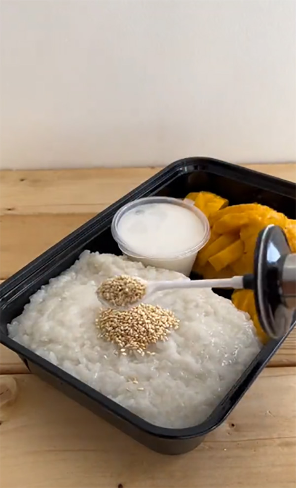 หัวจะปวด ฝรั่งสอนทำข้าวเหนียวมะม่วง คนไทยขยี้ตา ดูยังไงก็ไม่ใช่ หัวจะปวด ฝรั่งสอนทำข้าวเหนียวมะม่วง คนไทยขยี้ตา ดูยังไงก็ไม่ใช่