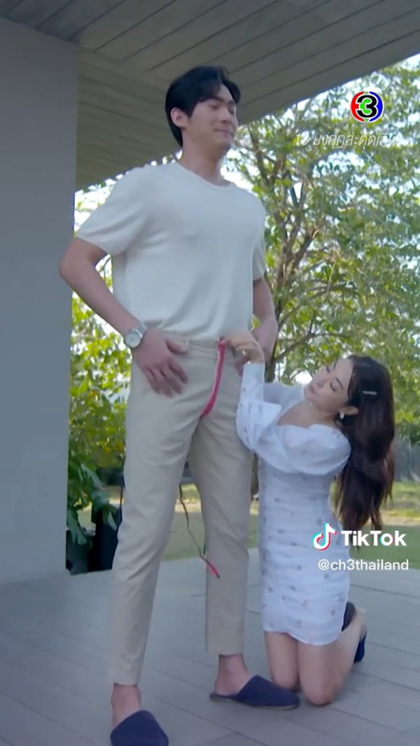 ชาวเน็ตซัดละครไทย สาววัดตัว รัดเป้าผู้ชาย ชาวเน็ตซัดละครไทย สาววัดตัว รัดเป้าผู้ชาย