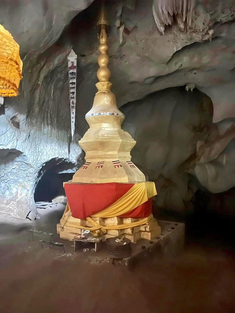 ครูบาบุญชุ่ม ปฏิบัติธรรมจำพรรษา 3 เดือน 3 วัน ถ้ำพระบาทผาช้าง ไม่พบผู้คนภายนอก ครูบาบุญชุ่ม ปฏิบัติธรรมจำพรรษา 3 เดือน 3 วัน ถ้ำพระบาทผาช้าง ไม่พบผู้คนภายนอก