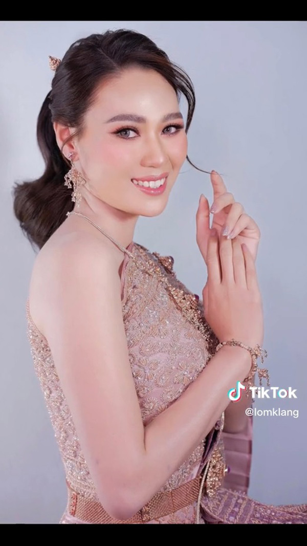 เจ้าสาวเป็นอีสุกอีใสก่อนแต่งงาน รอยแผลเป็นยับ เจอช่างแต่งหน้าเทพ เจ้าสาวเป็นอีสุกอีใสก่อนแต่งงาน รอยแผลเป็นยับ เจอช่างแต่งหน้าเทพ