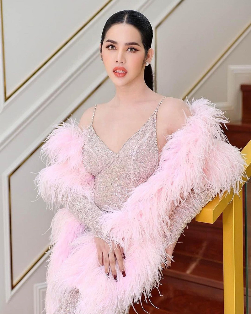 นารา เครปกะเทย พบเงินหมุนเวียนในบัญชี 300 ล้าน นารา เครปกะเทย พบเงินหมุนเวียนในบัญชี 300 ล้าน