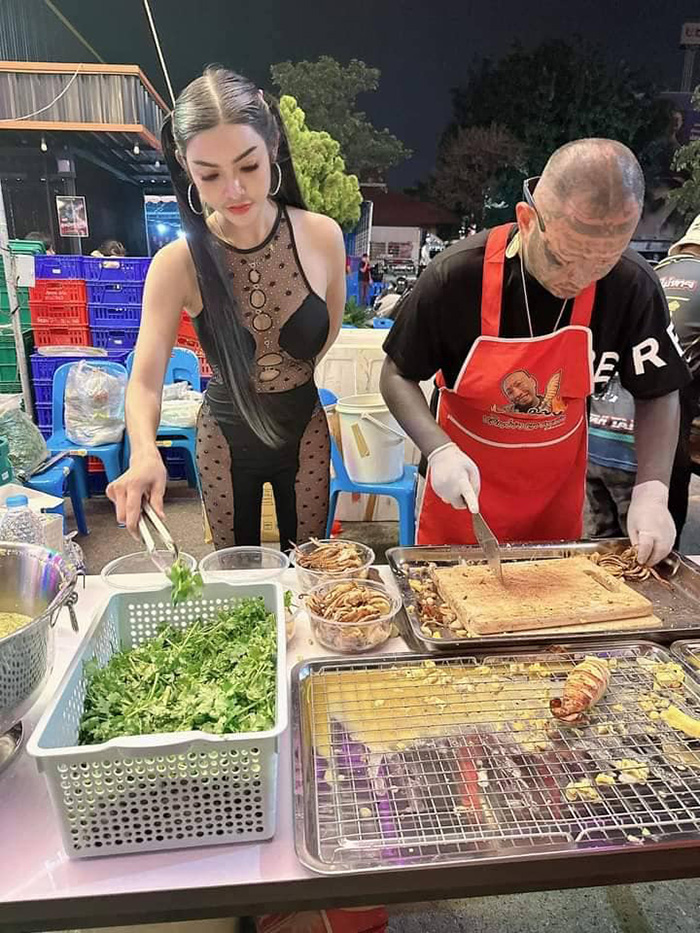 เก่ง ลายพราง เผยแล้ว ขายหมึกย่างวันละแสนทำไมไม่พอ เก่ง ลายพราง เผยแล้ว ขายหมึกย่างวันละแสนทำไมไม่พอ