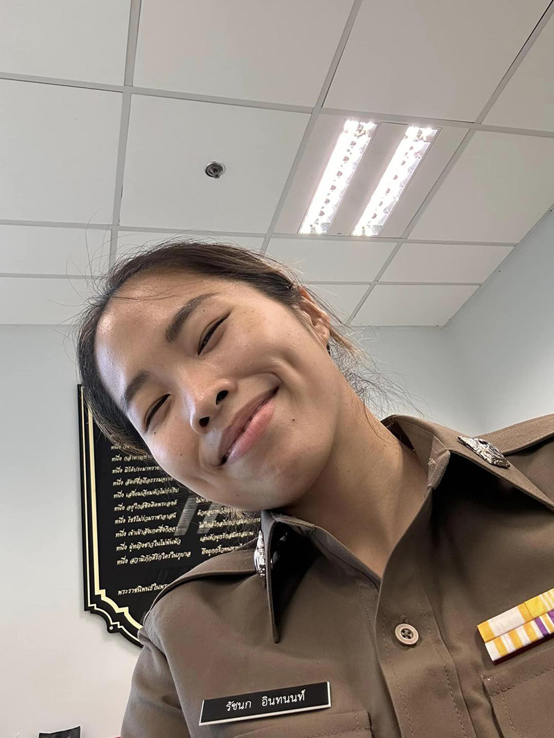 เมย์ รัชนก สุดแฮปปี้ เผยภาพสวมชุดตำรวจเต็มยศ เมย์ รัชนก สุดแฮปปี้ เผยภาพสวมชุดตำรวจเต็มยศ