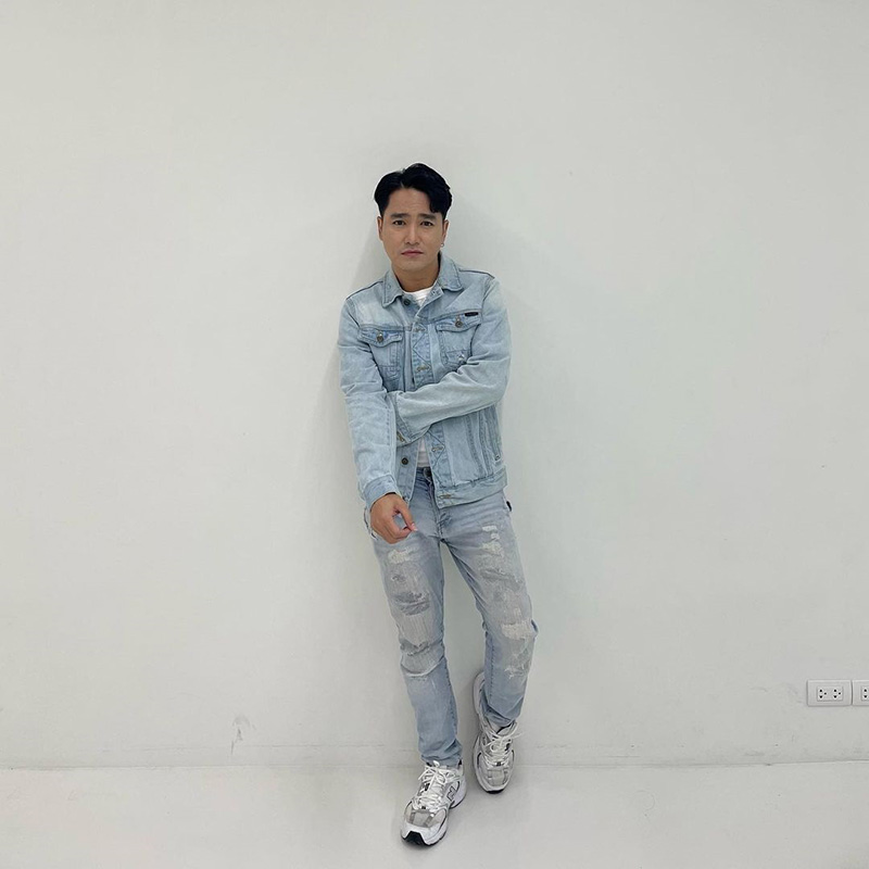 คลิปนาที เอ๊ะ จิรากร โดนคนดูปรี่ขึ้นไปต่อยหน้ากลางเวที คลิปนาที เอ๊ะ จิรากร โดนคนดูปรี่ขึ้นไปต่อยหน้ากลางเวที