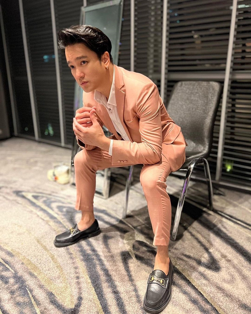 คลิปนาที เอ๊ะ จิรากร โดนคนดูปรี่ขึ้นไปต่อยหน้ากลางเวที คลิปนาที เอ๊ะ จิรากร โดนคนดูปรี่ขึ้นไปต่อยหน้ากลางเวที