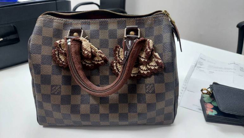 เพื่อนสนิทแอม ไซยาไนด์ เจอพัสดุปริศนาส่งหา พบเป็นของก้อย เพื่อนสนิทแอม ไซยาไนด์ เจอพัสดุปริศนาส่งหา พบเป็นของก้อย