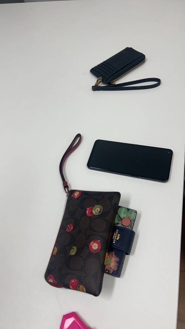 เพื่อนสนิทแอม ไซยาไนด์ เจอพัสดุปริศนาส่งหา พบเป็นของก้อย เพื่อนสนิทแอม ไซยาไนด์ เจอพัสดุปริศนาส่งหา พบเป็นของก้อย